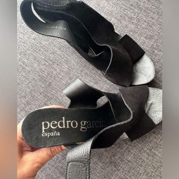 Pedro Garcia
Denia Crossover Wedge Sandals Size 9 - Picture 12 of 14